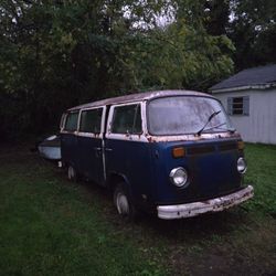 Volkswagen Type 2 (Bay Window Bus) — looks like it’s from the mid-to-late 1970s, maybe between 1973–1979