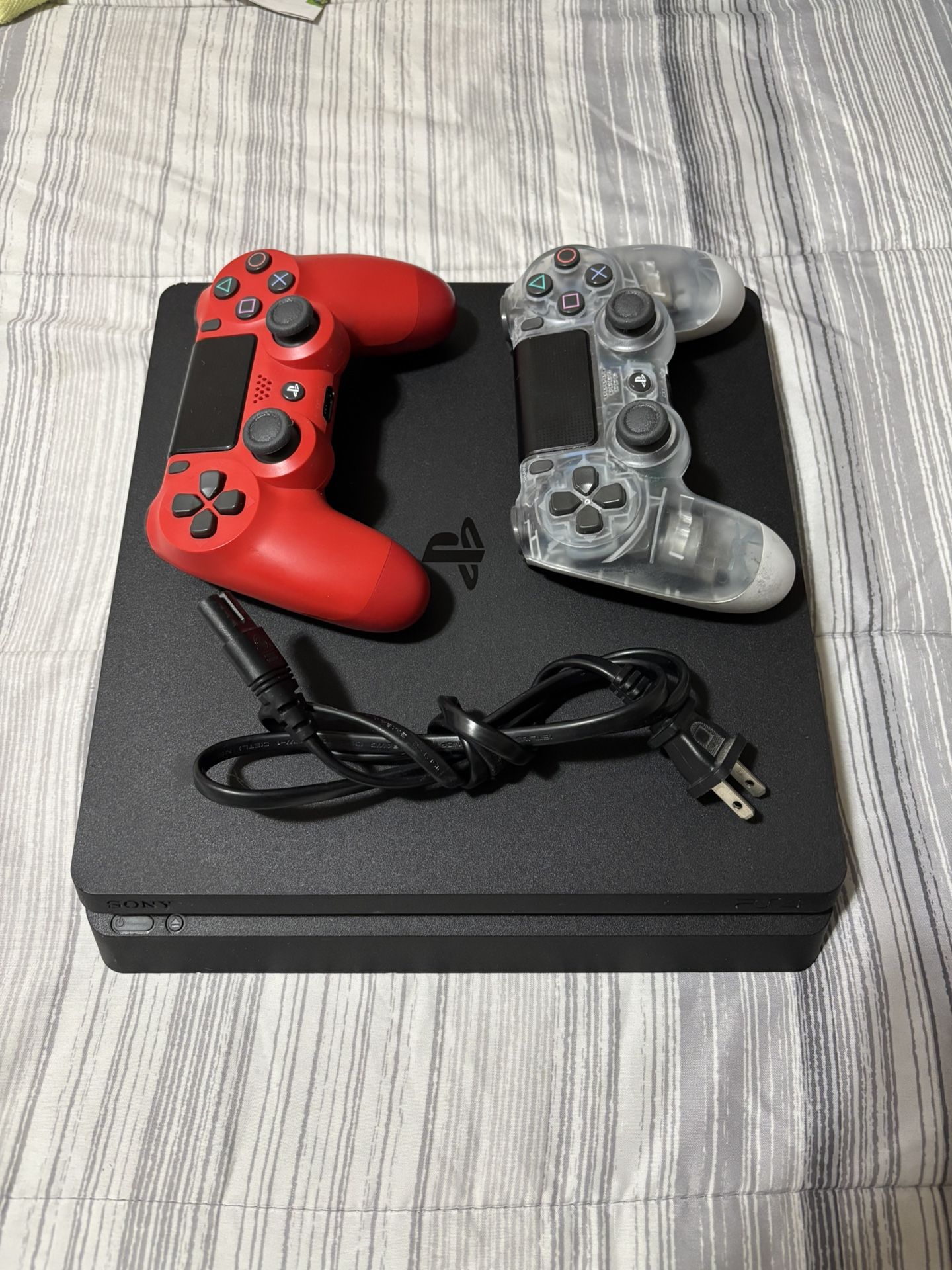 Like New Sony Play Station 4 Slim