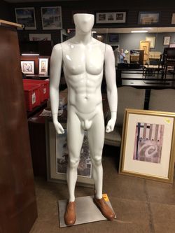 Mannequins with extra parts