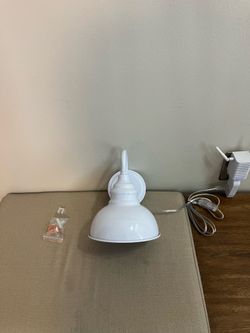 New White wall lamp whit 💡, plug 🔌 in wall