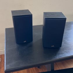 Like New Polk T15 Bookshelf Speakers