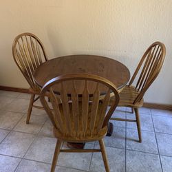 Round Table With 3 Chairs