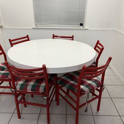 Round Kitchen Table & Chair Set