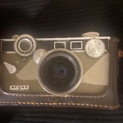Argus Vintage Camera! Orginal Leather Case! Mint Color!