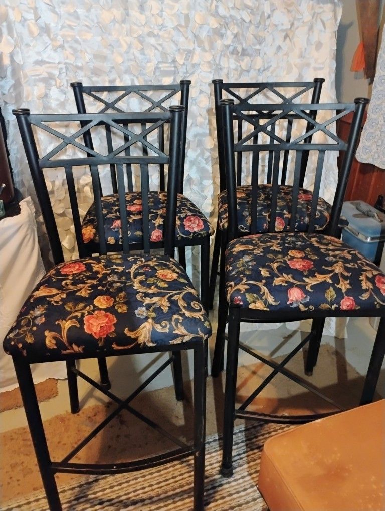 4 Bar Stools
