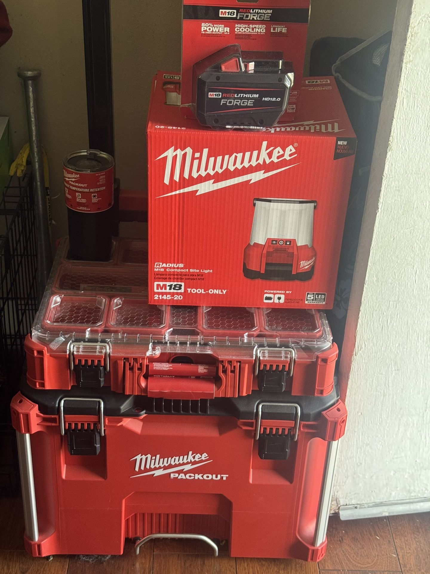 Milwaukee Packout Compact Site Light And M18 Battery
