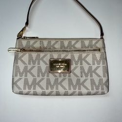 Michael Kors Wristlet 