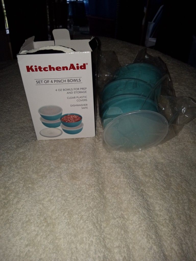 4 New Pinch Bowls