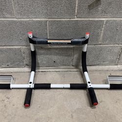 Perfect Fitness Doorway Pull Up Bar 20$cash