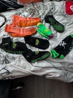 8 pairs of get air socks