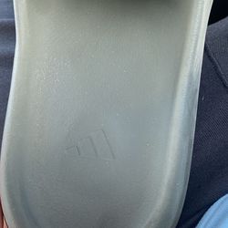 Siz 12 Yeezy Slides