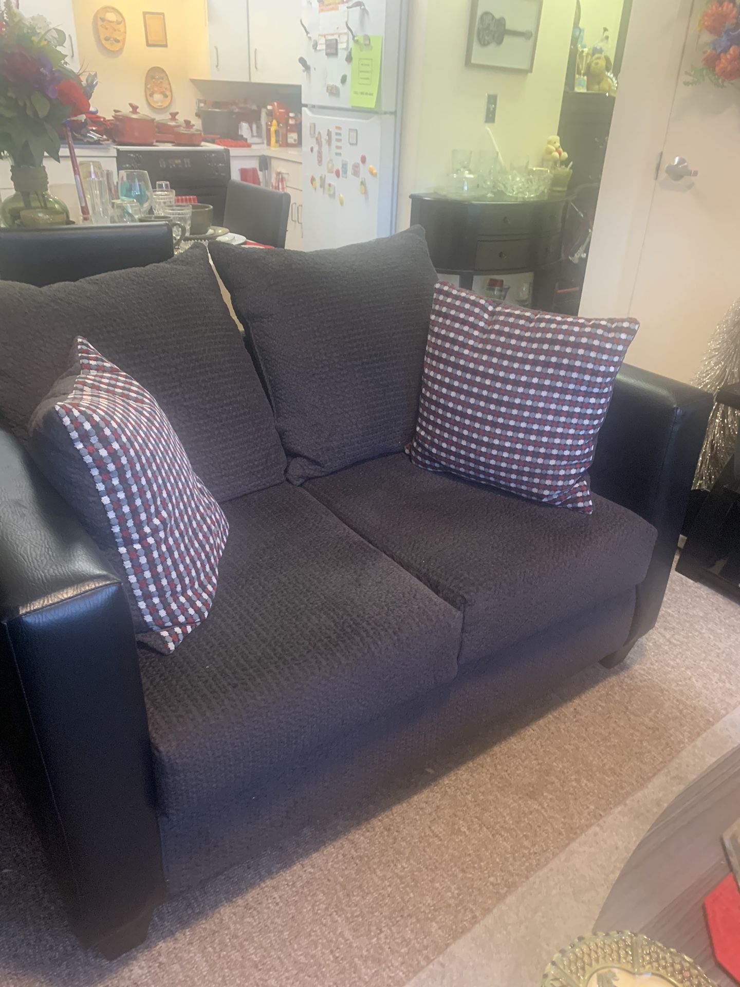 2 Piece Living Room Set- Couch & Love Seat