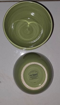 Pier 1 Imports green earthenware bowls, set of 3, 6" diameter, 4" height. No chips or cracks. Microwave & dishwasher safe. H7