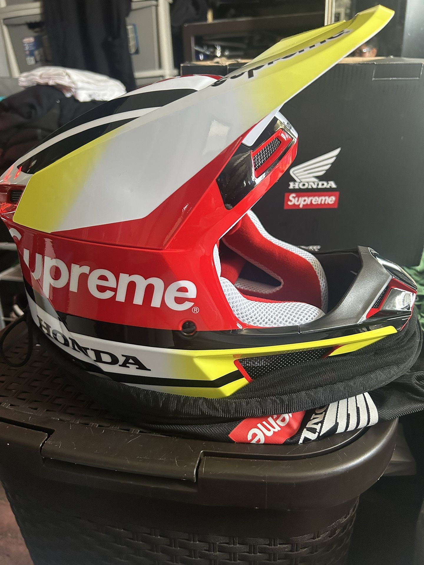 Supreme Honda Fox Racing V1 Helmet