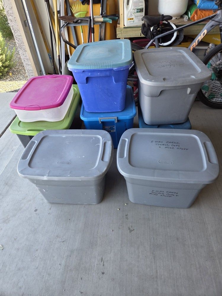 8 Storage Containers With Lids