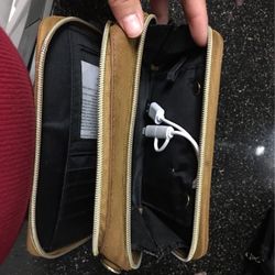 Liz Claiborne Lightl Weight Charger Wallet/purse