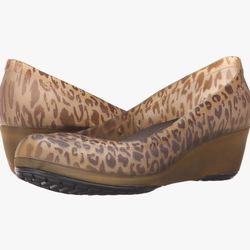 CROCS Leopard Print Wedge Pump in Brown and Tan Size 8