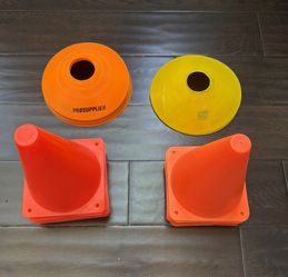 Training Cones Lot - 31 Pieces (19 Orange 7" Cones + 12 Disc Cones)