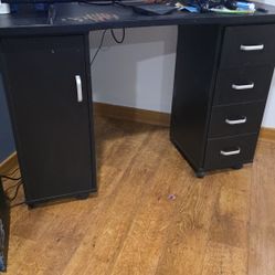 Nail Tech Table