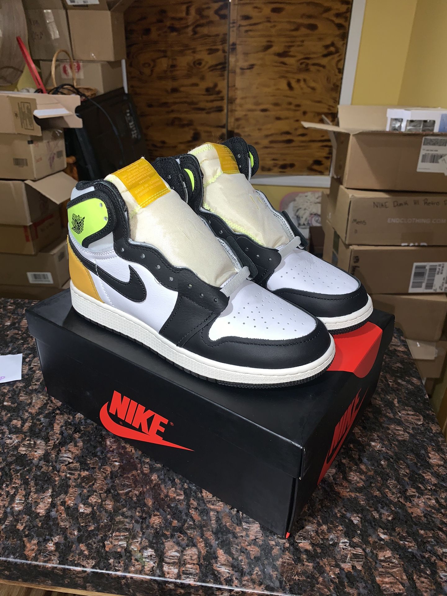 DS AIR JORDAN 1 Volt Size 7