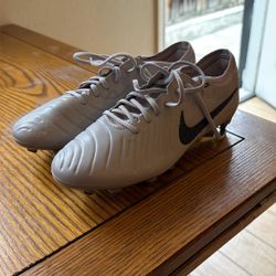 Nike Tiempos SG