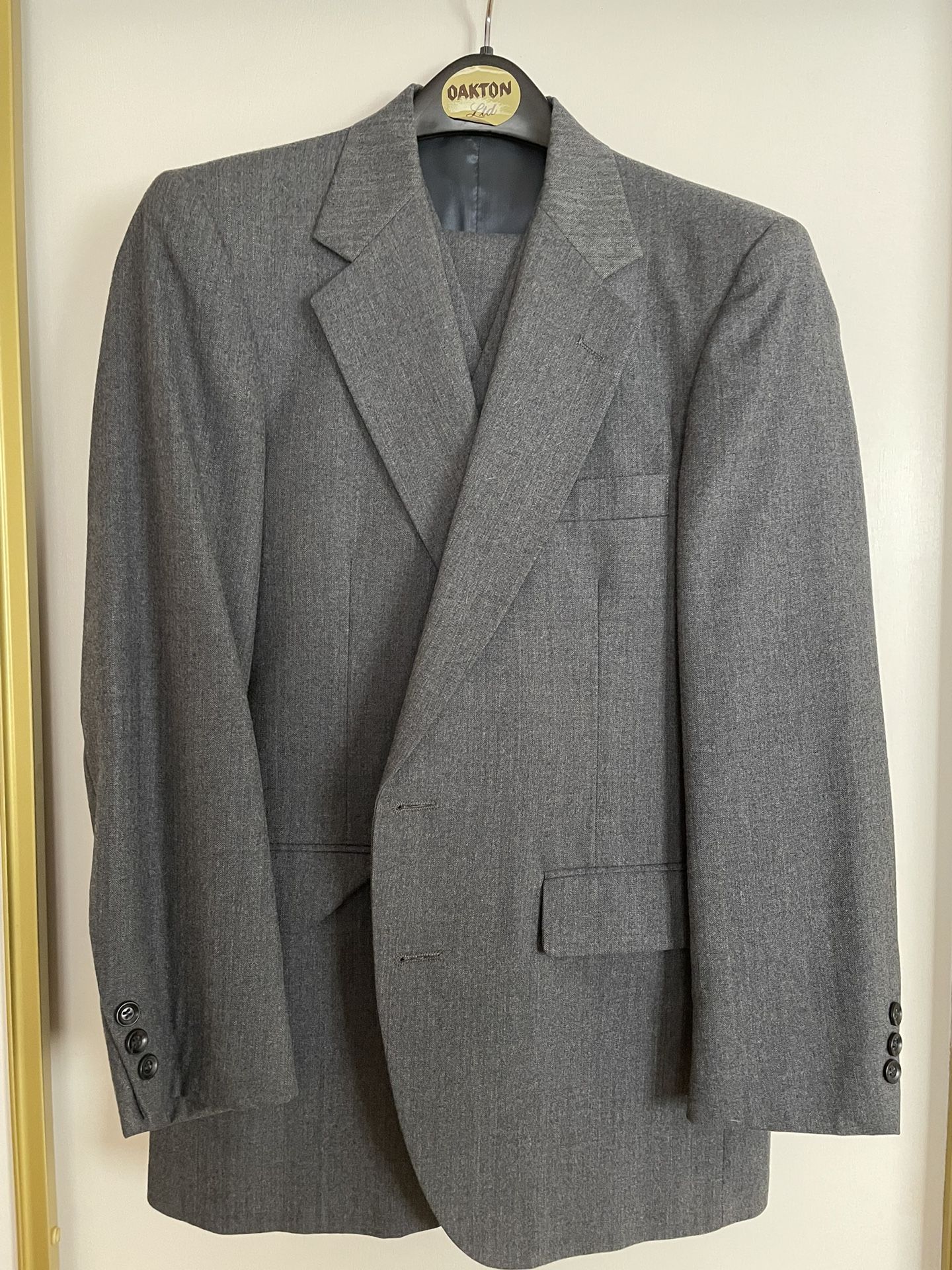 Men’s Dark Gray Suit