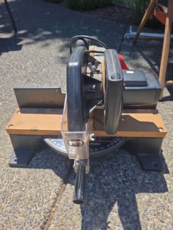 Black and Decker electric miter saw