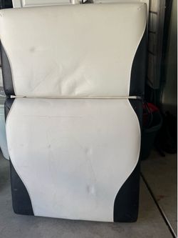Massage/eye lash bed
