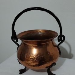 VINTAGE GERMAN SM  COPPER KETTLE CAULDRON - IRON HANDLE & FEET 9"×6"