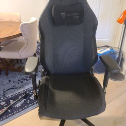 Secretlab Titan Evo XL SoftWeave Gaming Chair – Excellent Condition + Secretlab Magnetic Memory Foam Head Pillow + Secretlab PlushCell Memory Foam Arm