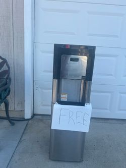 Free water dispenser