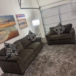 * Like New * Ashley Furniture 2pc Couch & Love Seat ( Free Delivery )