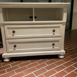 New media Center Solid Wood By Avalon Furniture