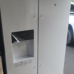 FRIGIDAIRE 33" BRAND NEW REFRIGERATOR CAN DELIVER ANYWHERE 