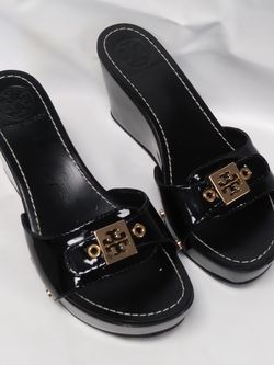 Tory Burch sz 6 black wedges