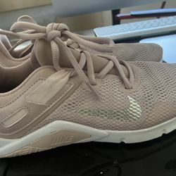 Woman’s Rose Nike