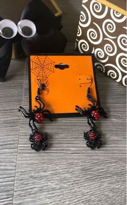 Stunning Statement Halloween Dangling Spider Earrings
