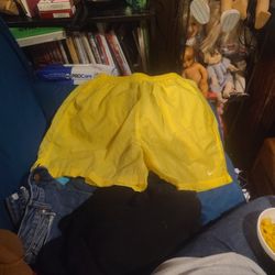 Women's Yellow Nike Brand Athletic Shorts (Size: Medium) IN LIKE NEW CONDITION!