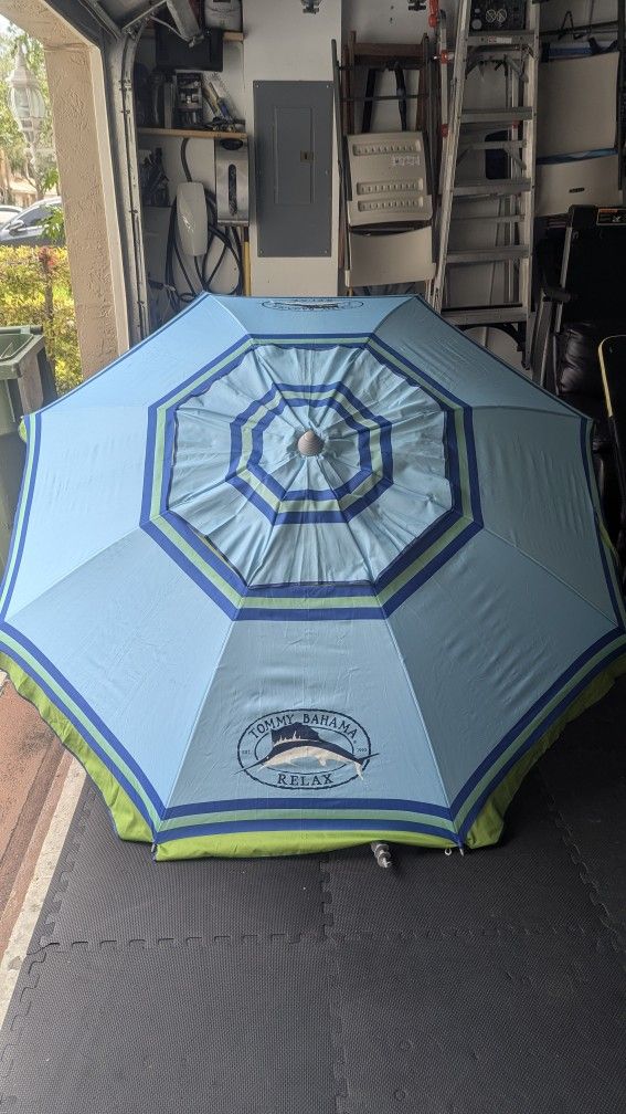 Umbrella For Beach 8 Feet Wide And Free Chair For The Beach Only $35 Excelente Oportunidad s