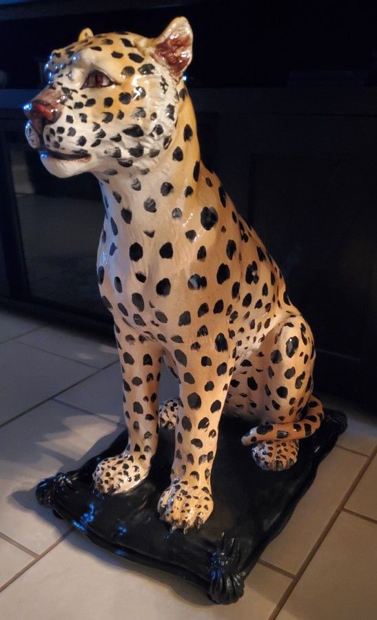 Cheetah Statue 