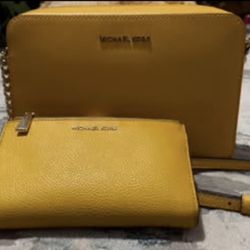 Michael Kors Matching Wallet And Purse