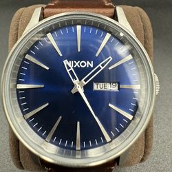 Nixon Sentry Quartz Navy Blue Dial Brown Leather Mens Watch New Battery VG Condition