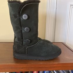 UGG Ladies Boots Size 6 Appropriately 11 Inches Tall. Non Smoking Home Northeast Richland County Cash Only Please