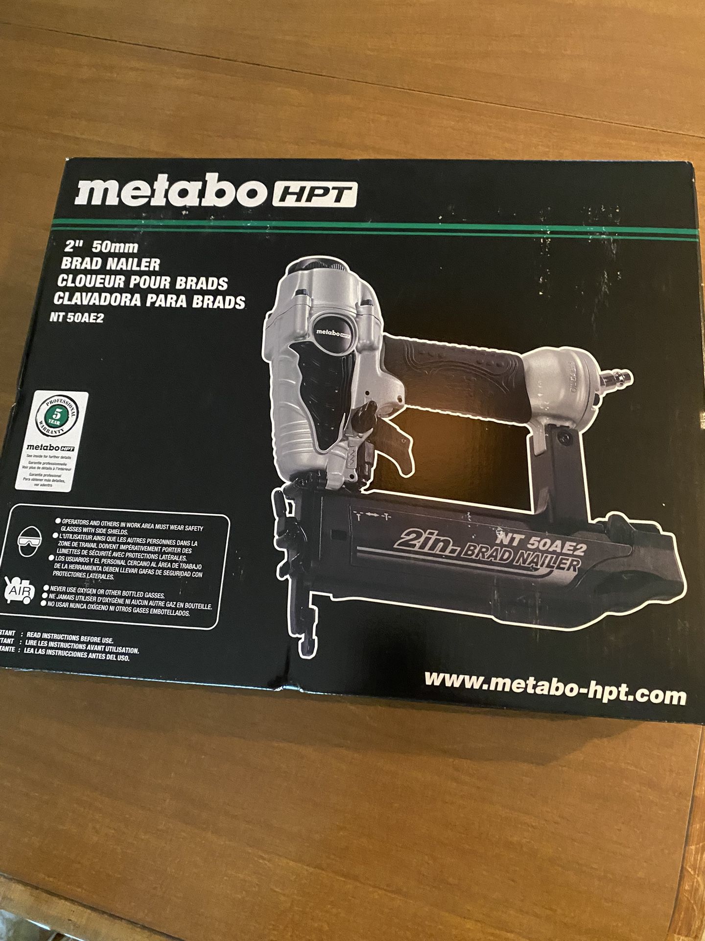 New/Sealed Metabo HPT 18- Gauge 2 inch Finish Lightweight Brad Nailer Kit NT50AE2