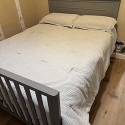 Full size/Crib (convertible) With Changing Table (no Mattress)