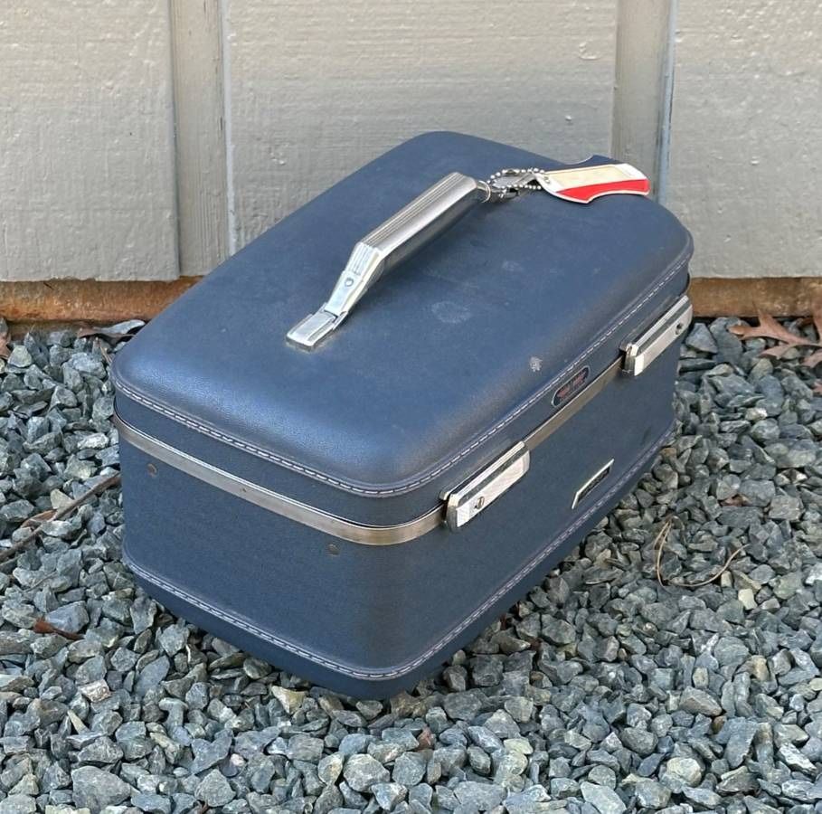 Vintage American Tourister Tiara Blue Hardshell Makeup Train Case
