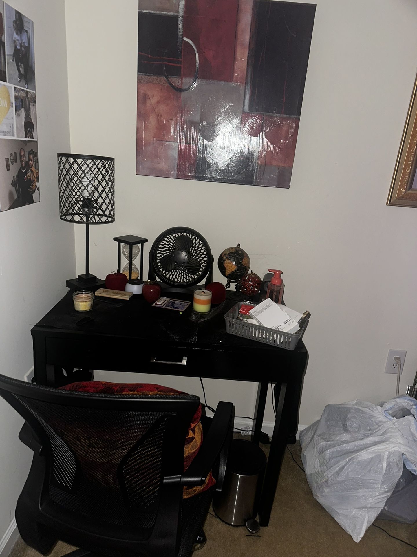 Desk, Chair, And portrait
