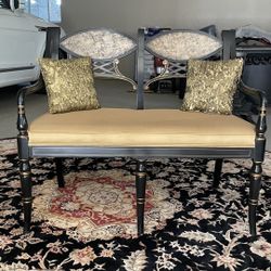 Beautiful Sette With 2 Pillows