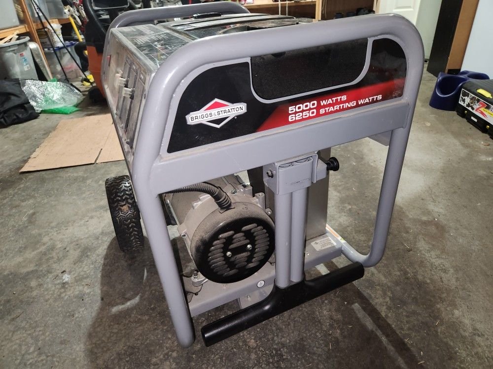Briggs and Stratton 5000 Watt Portable Generator for Sale in Bothell