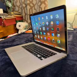 Excellent 15 Inch Apple MacBook Pro Laptop Retina Screen, With Intel Core i7 Processor With Programs
